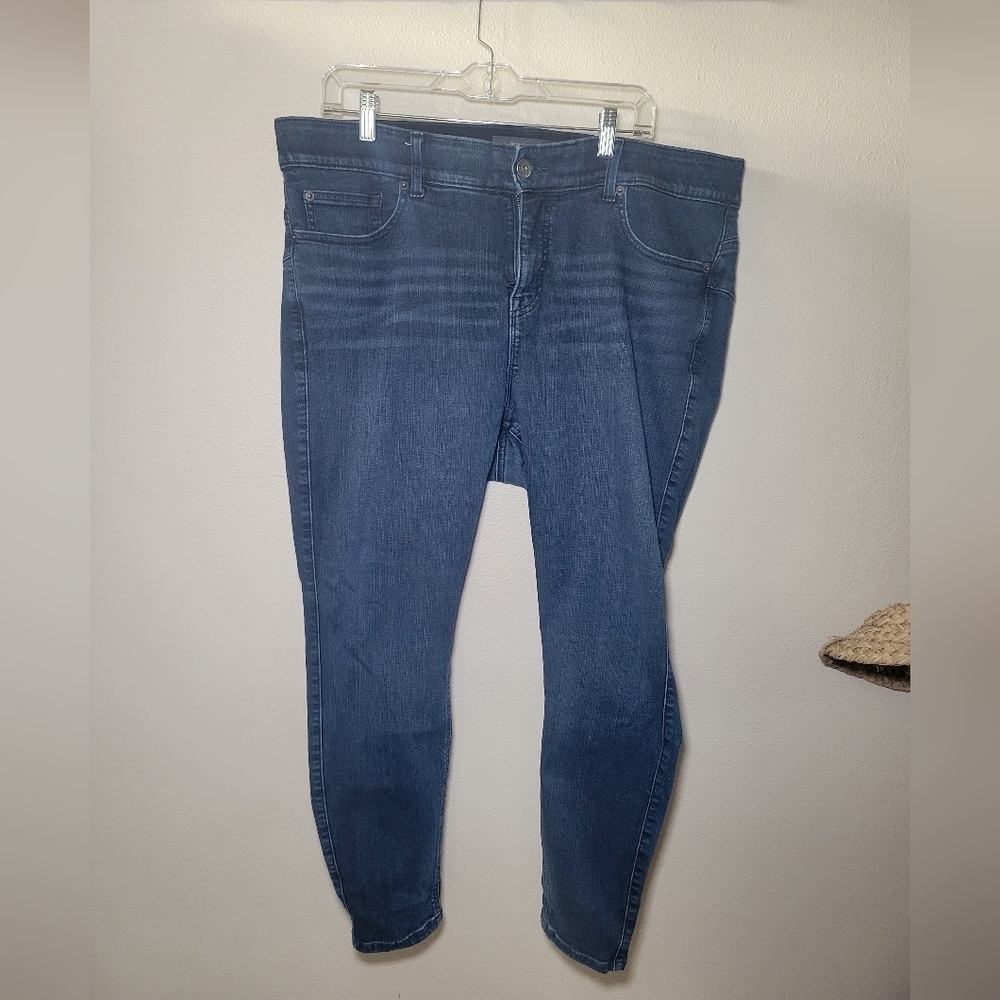 TORRID BOMSHELL SKINNY  SIZE 20 SHORT DARK DENIM